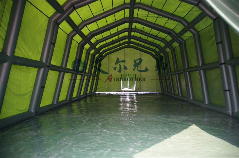 充氣飛機庫內部